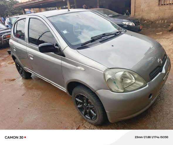 Cho cho Yaris propre moteur essence vvti