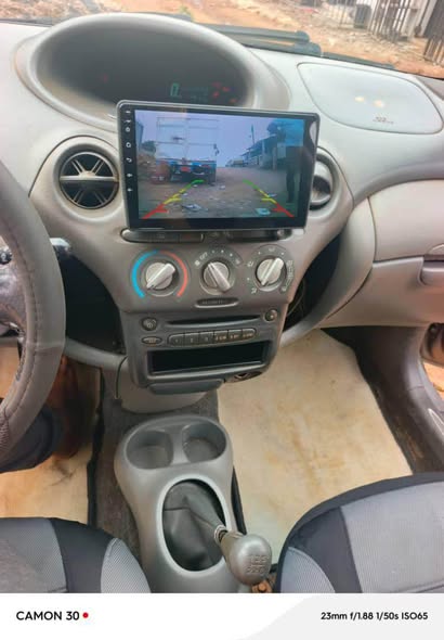 Cho cho Yaris propre moteur essence vvti