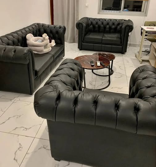 Canapé capitonné très confortable 6 places