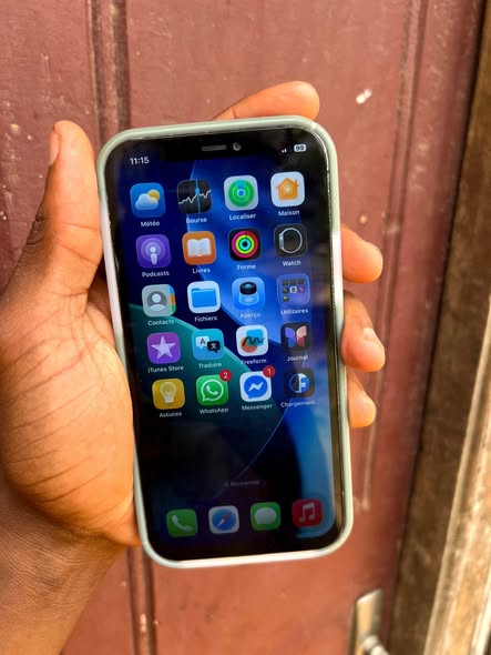 IPHONE 12PRO USA BATTERIE 84%