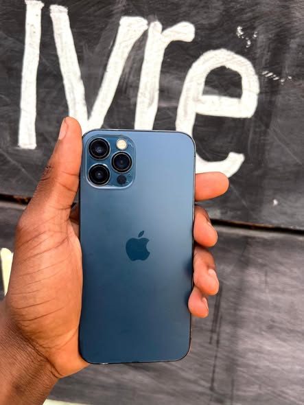 IPHONE 12PRO USA BATTERIE 84%