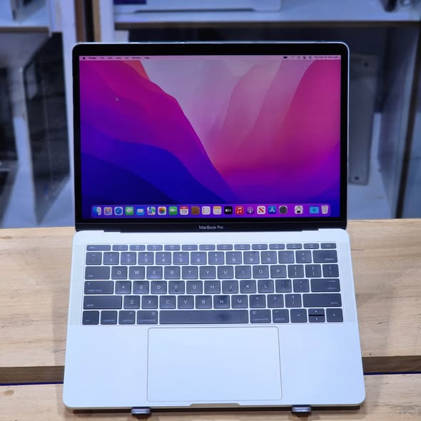Macbook Pro 13 2017 2.0Ghz avec 1.5Go dédié