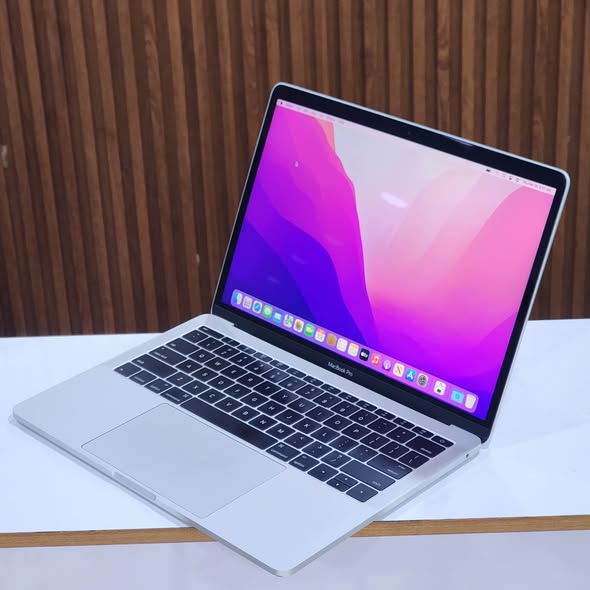 Macbook Pro 13 2017 2.0Ghz avec 1.5Go dédié