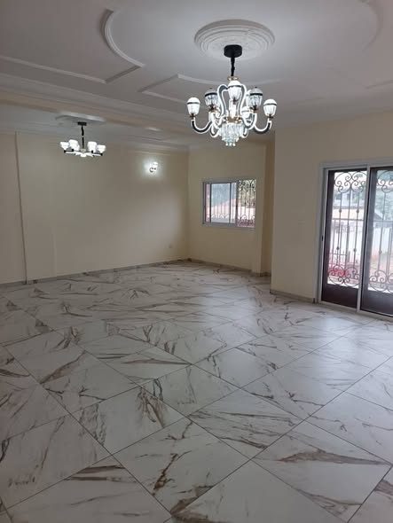 Appartement nouvellement construit à Odza