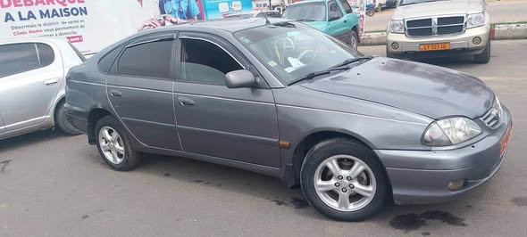 Avensis 2002 Model leafback Manuelle Climatisée
