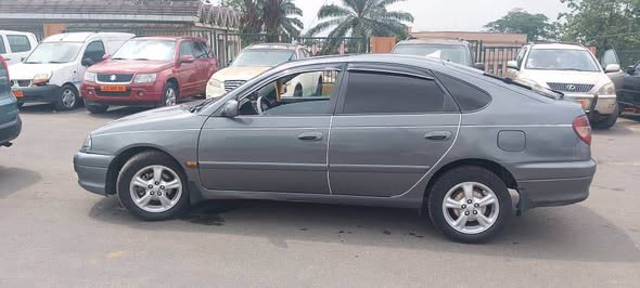 Avensis 2002 Model leafback Manuelle Climatisée