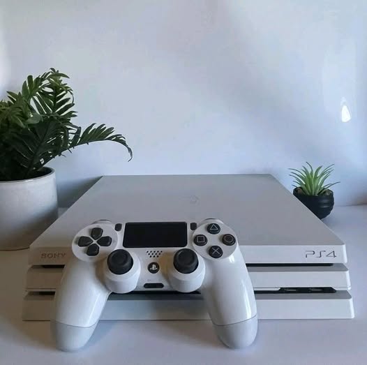 PS4 Pro pucé avec 2 manettes