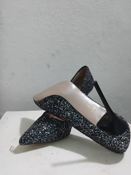 Très belles talons Différente Pointure