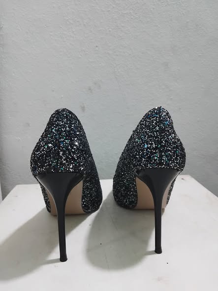 Très belles talons Différente Pointure