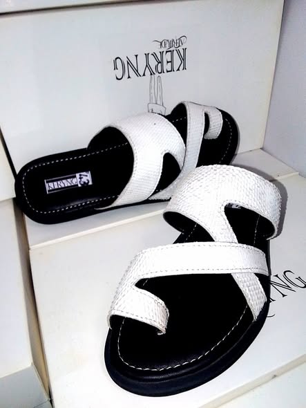 Sandales disponibles à Yaoundé