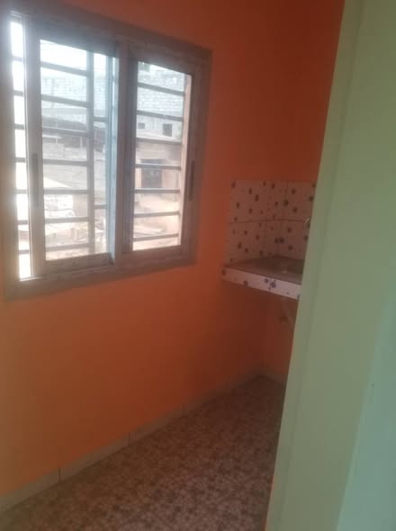 Deux chambres modernes à louer à Nkoabang