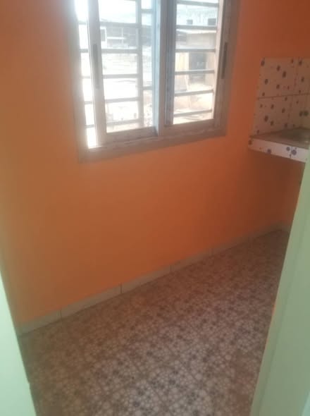 Deux chambres modernes à louer à Nkoabang