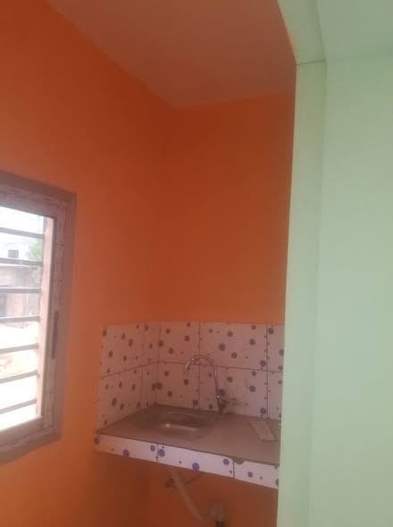 Deux chambres modernes à louer à Nkoabang