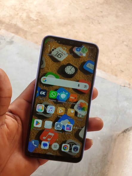 Téléphone en bon état 128/4