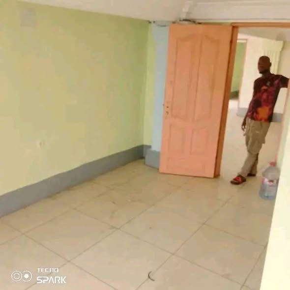 Studio disponible à l'étage