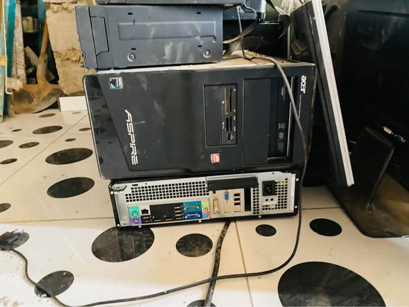 Unités centrales et moniteurs disponibles à Yaoundé