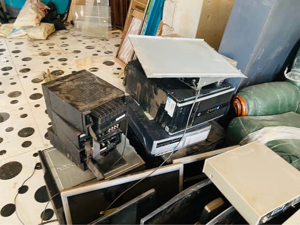 Unités centrales et moniteurs disponibles à Yaoundé