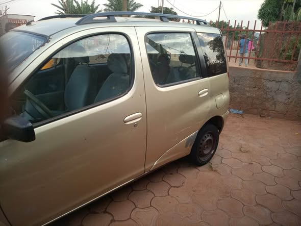 Toyota Yaris Verso à vendre à Yaoundé
