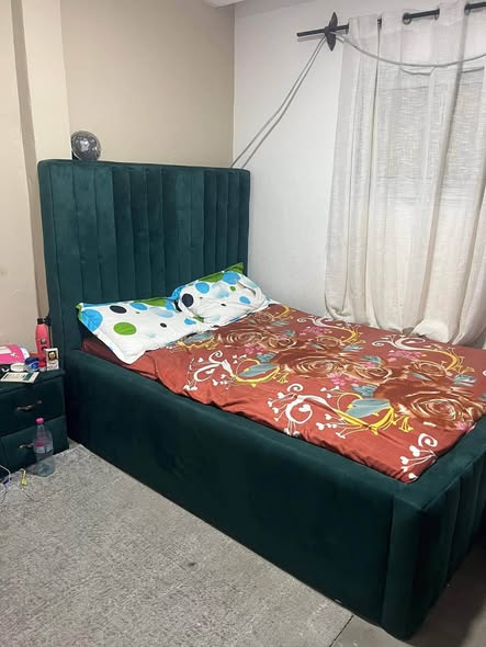 Vente urgente de meubles et appareils à Douala