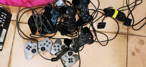 Vente de PS4 et PS3 avec accessoires