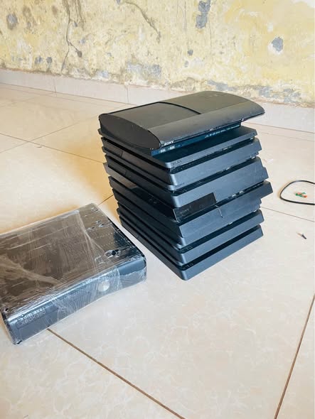 Vente de PS4 et PS3 avec accessoires