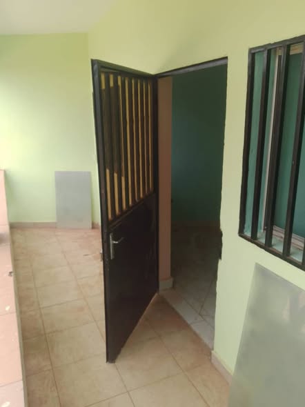 Chambre moderne à louer à Yaoundé