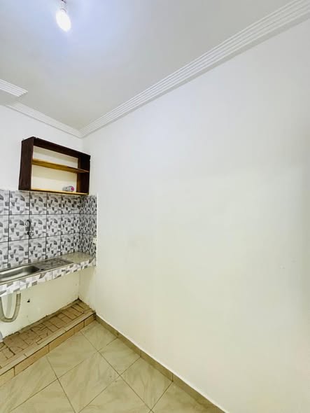 Studio moderne à louer à Simbok