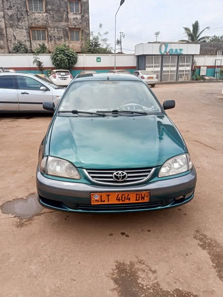 Toyota Avensis berline 2001 à vendre