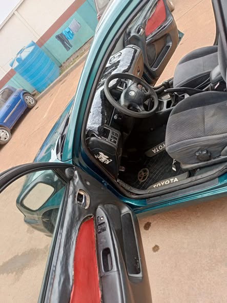 Toyota Avensis berline 2001 à vendre