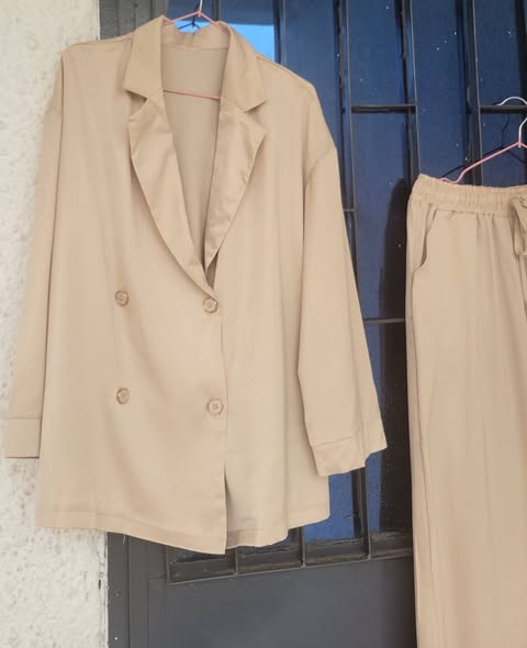 Ensemble dame classe en satin