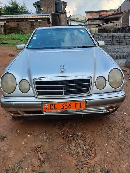 Mercedes essence manuelle hyper propre