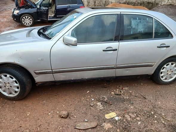 Mercedes essence manuelle hyper propre