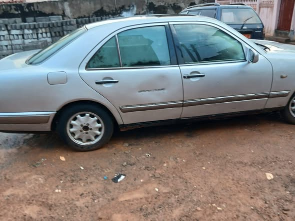 Mercedes essence manuelle hyper propre