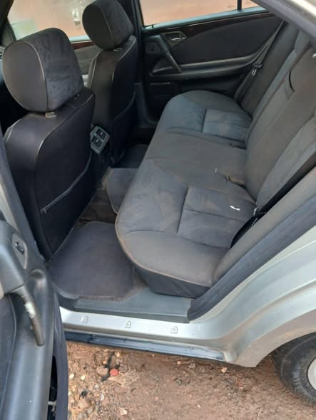 Mercedes essence manuelle hyper propre