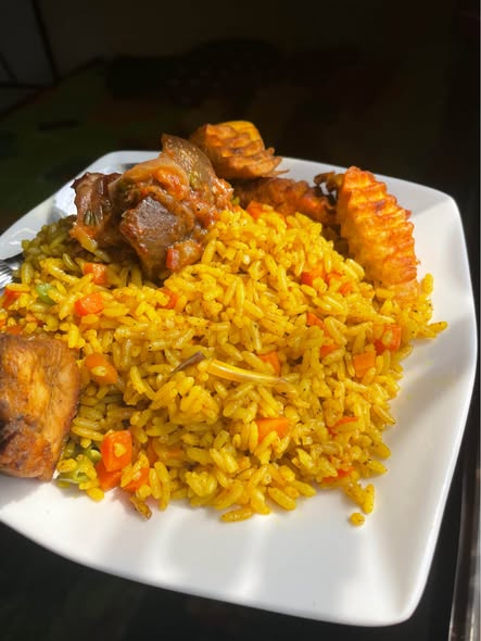 Fried Rice et Okok salé disponible