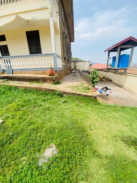 Appartement individuel à louer à Etoug Ebe