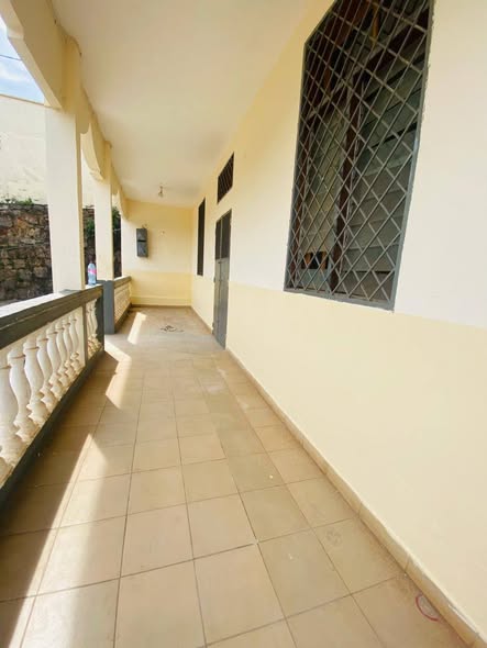 Appartement individuel à louer à Etoug Ebe