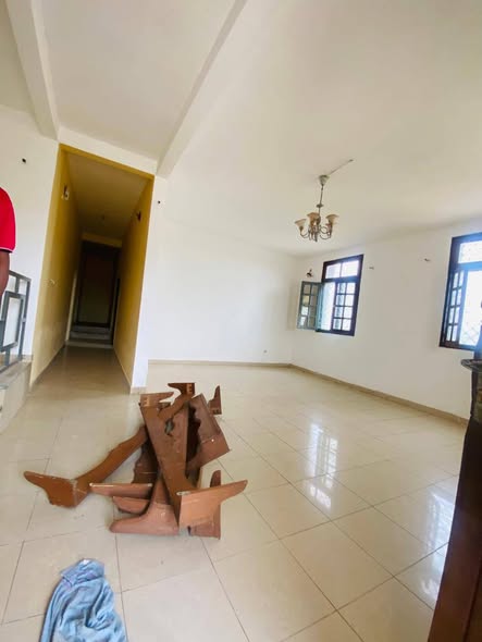 Appartement individuel à louer à Etoug Ebe