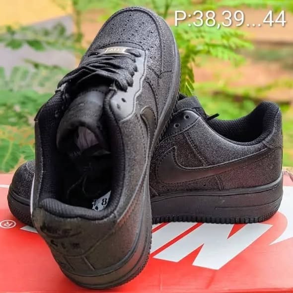 Sneakers disponibles maintenant