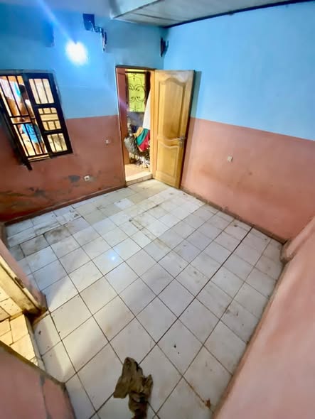 Chambre moderne à louer à Mendong