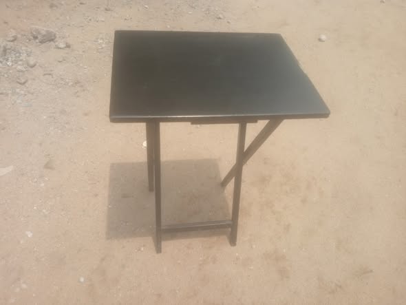Petite table pliante en bois