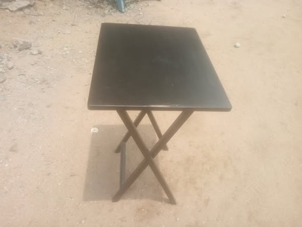 Petite table pliante en bois