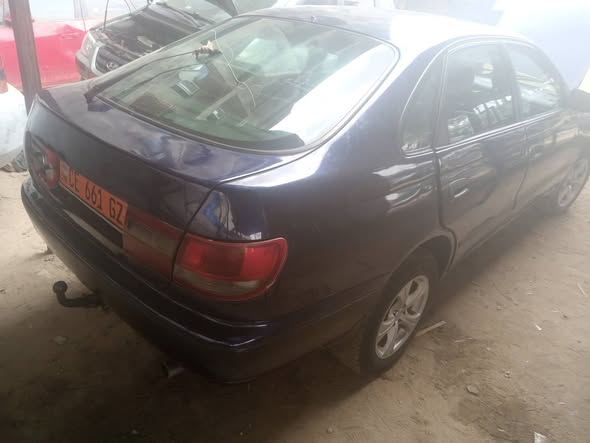Toyota Carina E à vendre
