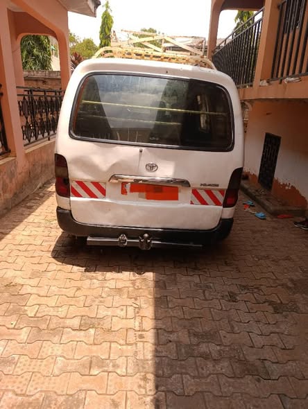 Car hiace 15 places à vendre