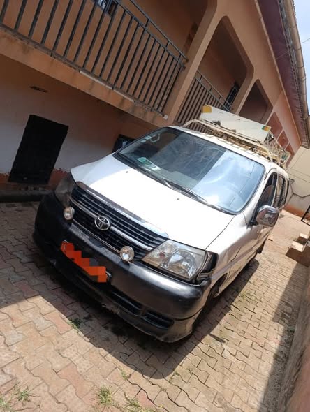 Car hiace 15 places à vendre