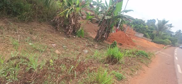 Terrain commercial à vendre à Nkouabang