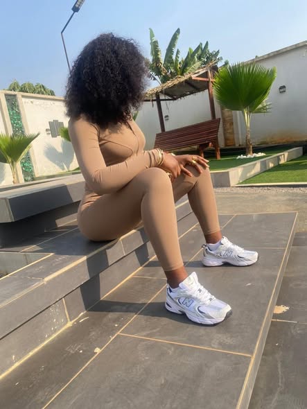 Tenu de sport dame disponible