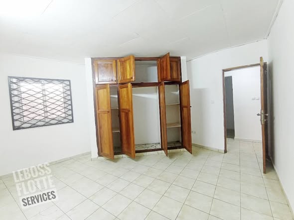 Appartement à louer à Omnisports, Yaoundé
