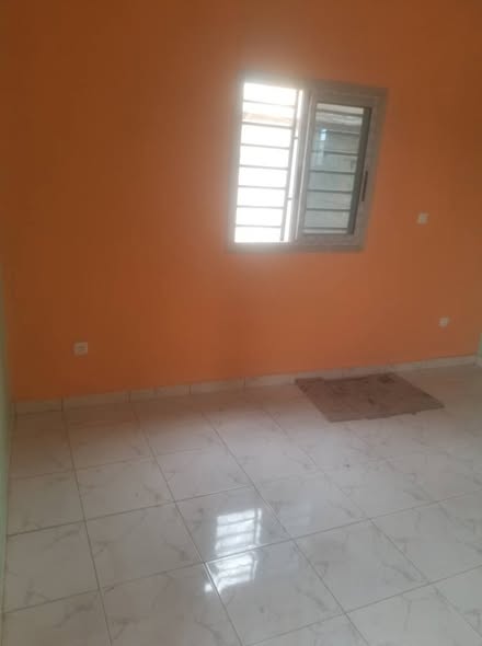 Chambres, studios et appartements à louer à Nkoabang