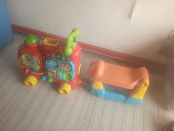 Trotteur voiture locomotive d'éveil et éducatif